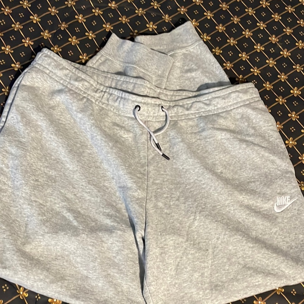brand new Nike sweatpants OPEN TO OFFERS